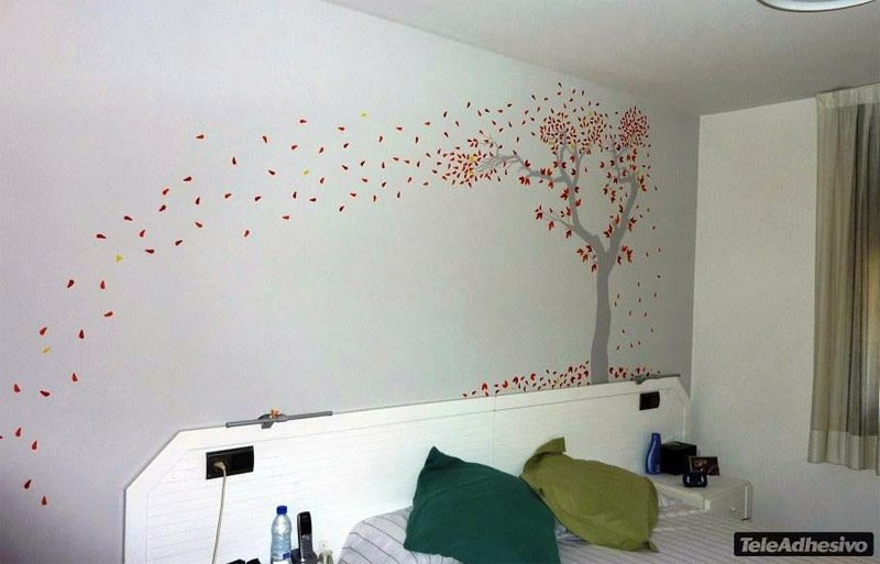 Wall Stickers: Tree losing its leaves