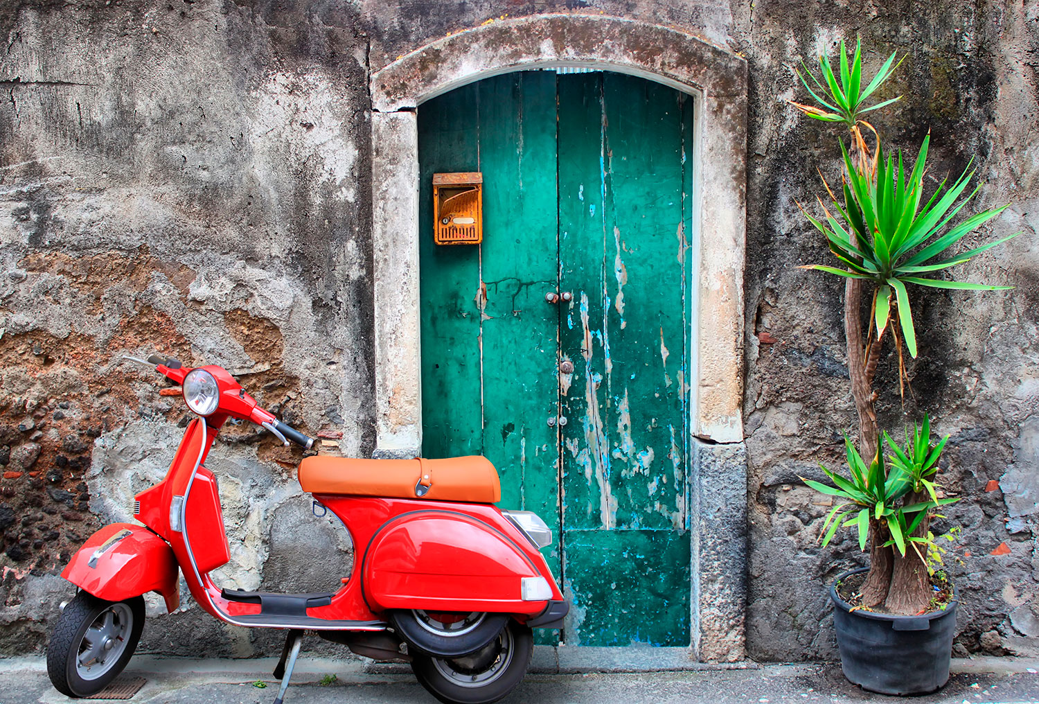 Wall Murals: Italian route on Vespa