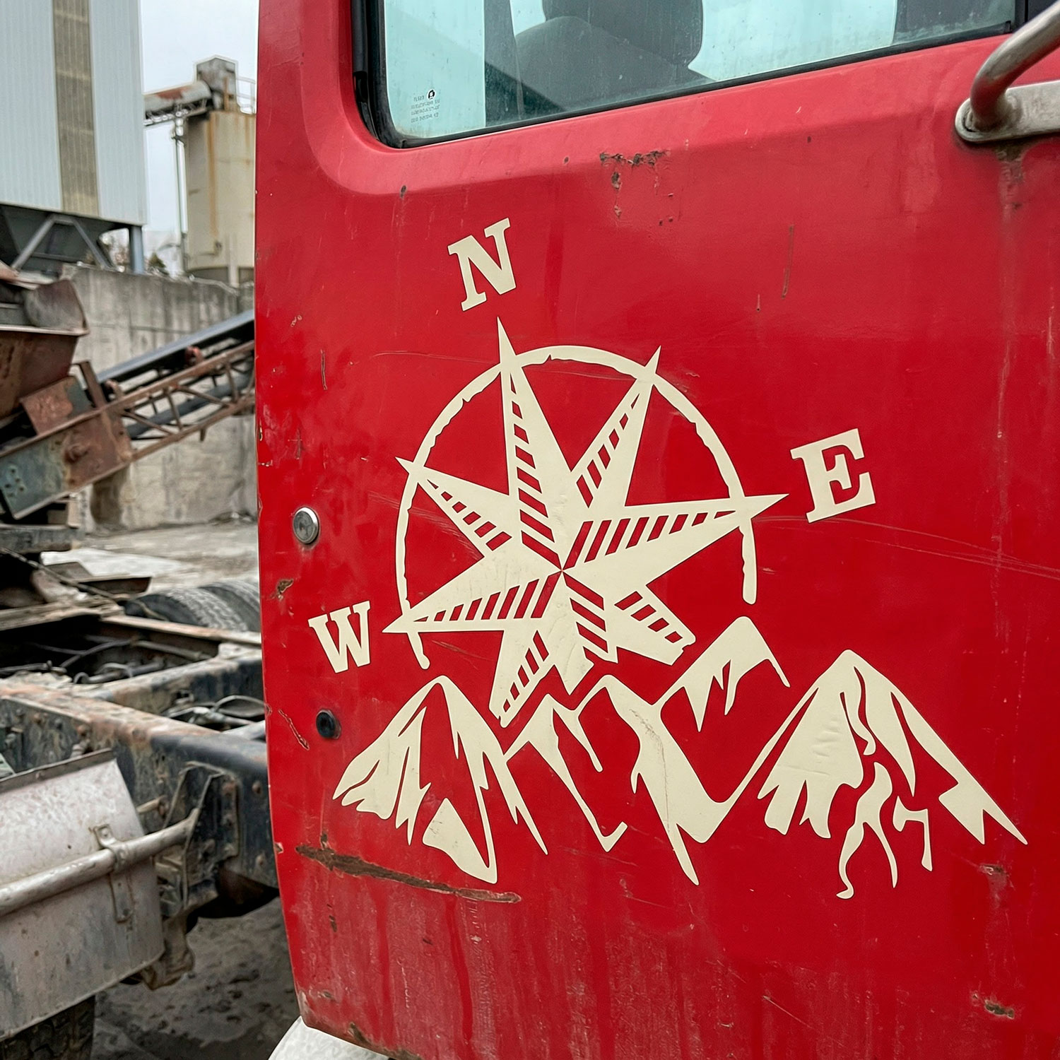 Camper van decals: Compass rose at the mountain